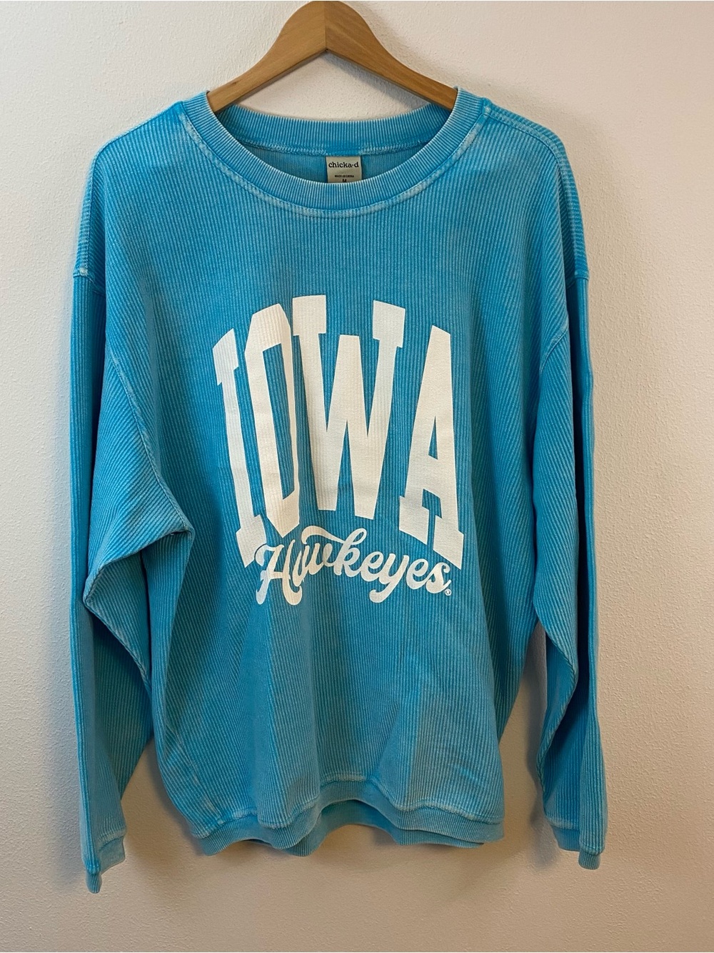 Chicka-D Blue Crewneck Sweatshirt Iowa Hawkeyes Women’s Medium